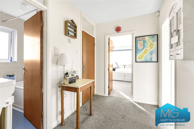 Flat for sale in Maplin Close, London