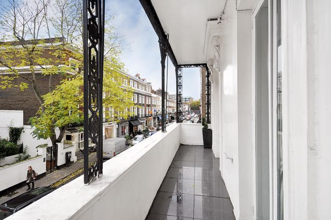Duplex to rent in Walton Street, London