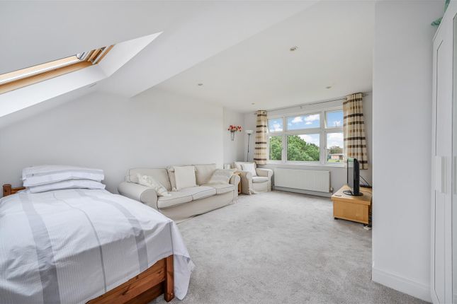 26, Southway, Raynes Park photo 4