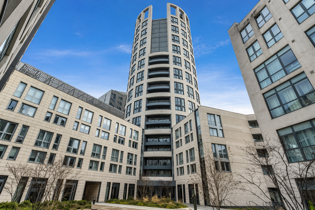 3-bed flat on Flat 177, London, £950,000