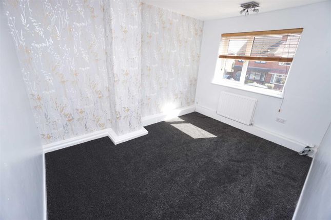 102, Cale Lane, Wigan photo 5