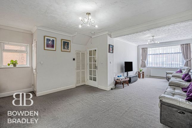 11 Harewood Drive, Clayhall photo 3