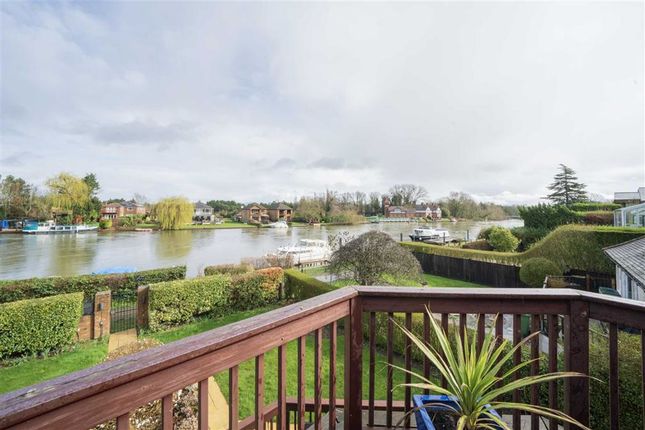 Thumbnail Detached house for sale in Riverside, Egham