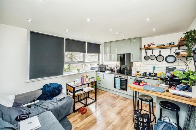 Flat for sale in Commercial Road, Leeds