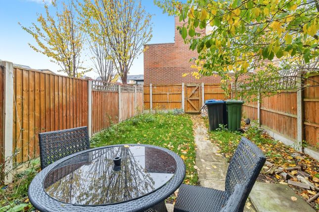 23, Langham Way, Milton Keynes photo 3