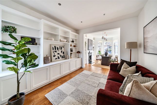 54, Highworth Road, London photo 3