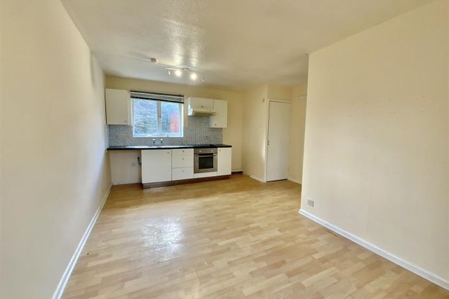 7, Emerton Gardens, Milton Keynes photo 4