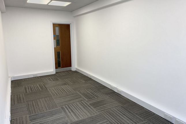 Office to let in Queen Street, Town Centre