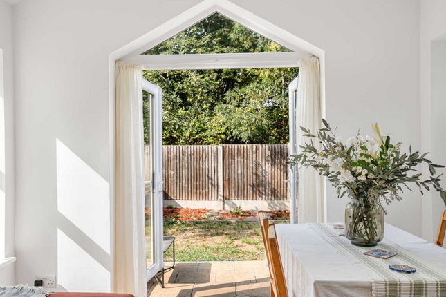 19, Waldegrave Road, Ealing photo 3