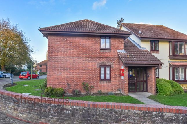 Flat 33, Richmond Court, High Road, Broxbourne photo 2