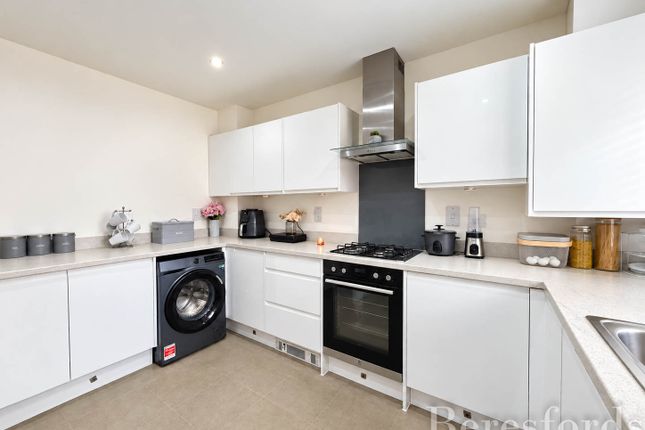 8, Montague Street, Rainham photo 3