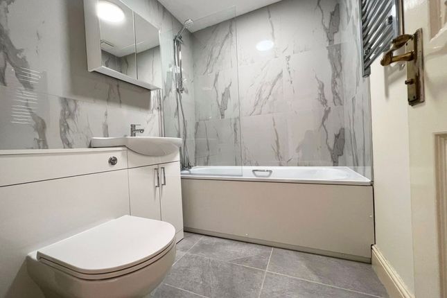 Flat 11, Eton Walk, Slough photo 5