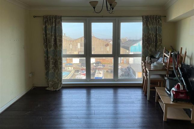 Thumbnail Flat for sale in Admirals Way, Gravesend, Kent