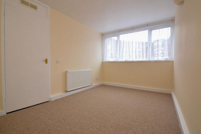 3 Charles House, Ward Royal, Windsor photo 4