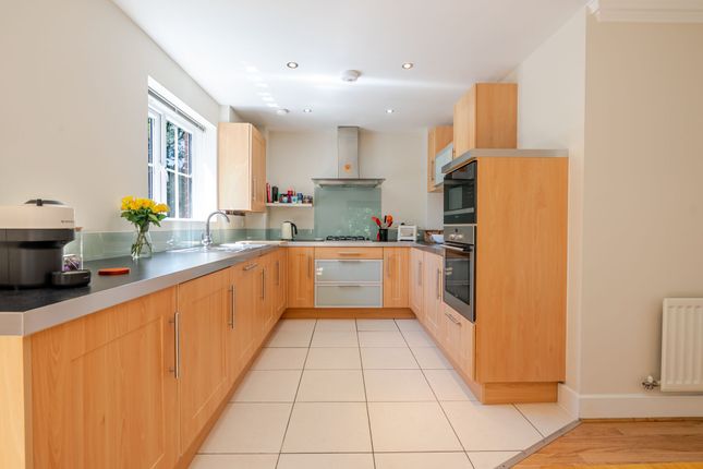 Flat 4, Fairways House London Road, Ascot photo 3