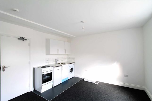 Flat 3, 118A, Westmount Road, Eltham photo 2