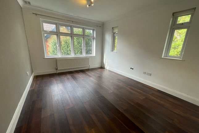 Hill Court, Romford photo 4
