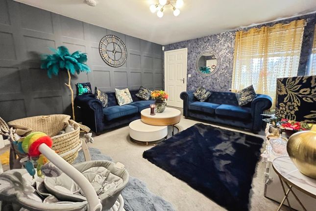 5, Blackthorne Close, Bradford photo 3