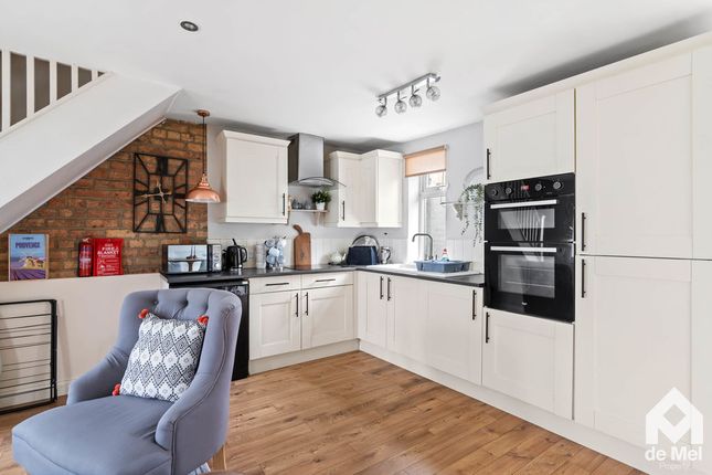 2 Woodbine Cottage, Malthouse Lane, Cheltenham photo 3