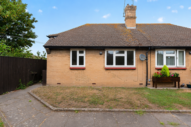 1-bed house on 7 Russell Close, 7 Russell Close, Dartford, £70,000