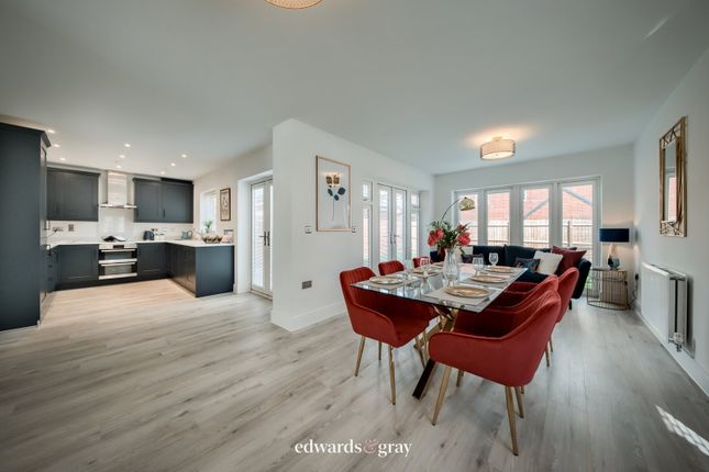 14 Edwin Gee Road, Kenilworth photo 4