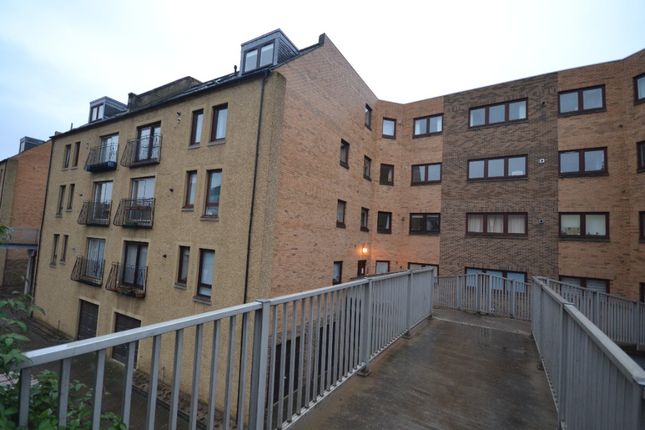 Flat to rent in East Parkside, Newington, Edinburgh