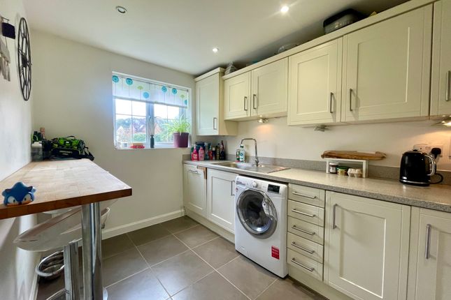 22, Greenhurst Drive, East Grinstead photo 4