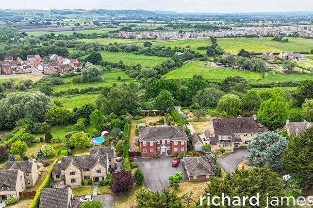 Hillcrest, Field Rise, Swindon photo 4