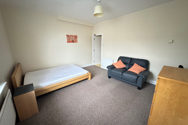 11, Salisbury View, Leeds photo 5