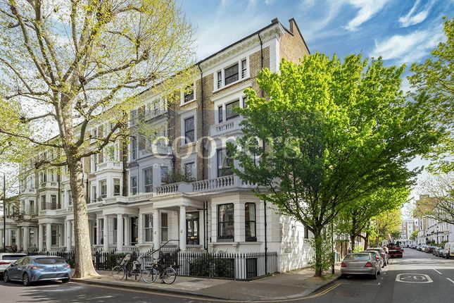 Flat to rent in Marloes Road, Kensington, London