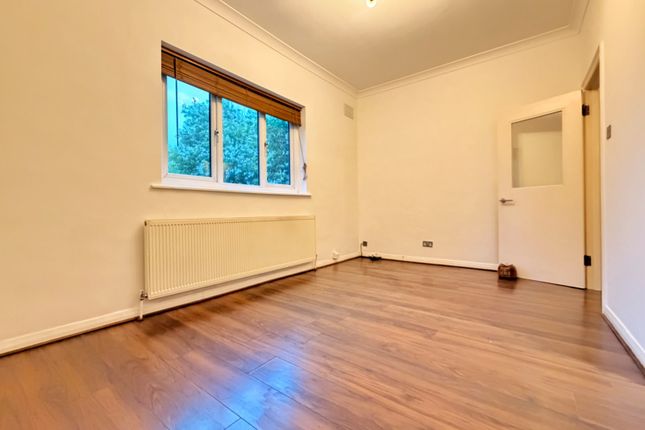 206, Coombe Lane, Raynes Park photo 3