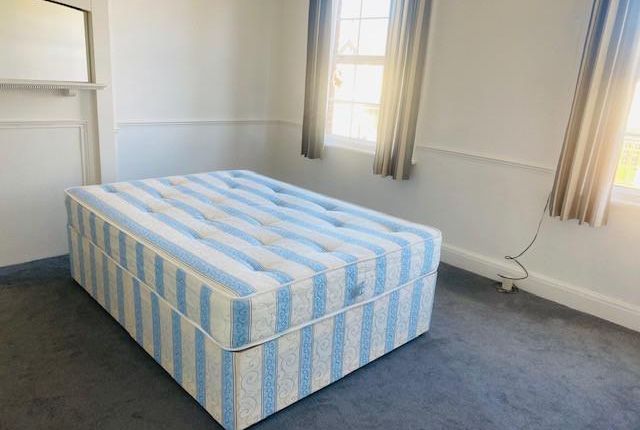 207 B, High Road, Harrow photo 3