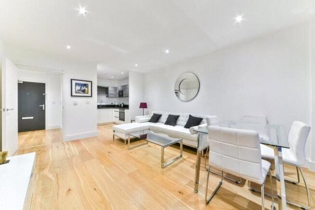 Flat 14,, Hardy Mansions, London photo 3