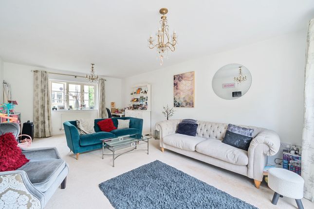 8 Taylors Yard, Winchester photo 4