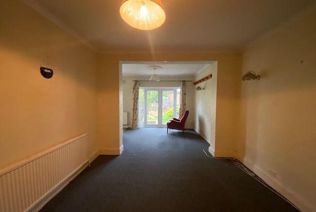 38 Hogarth Gardens, Hounslow photo 5
