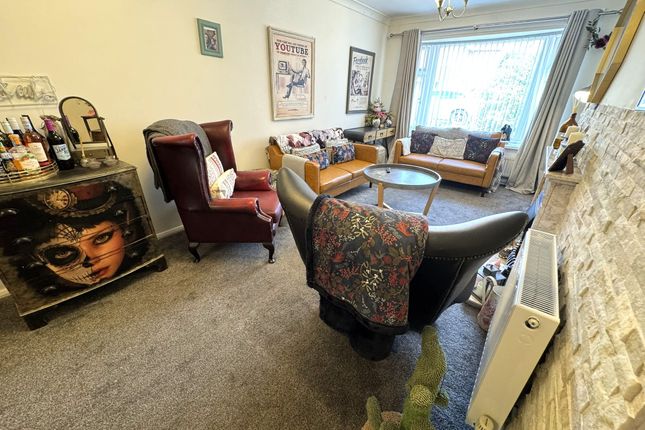 5 Woodside Way, Willenhall photo 2