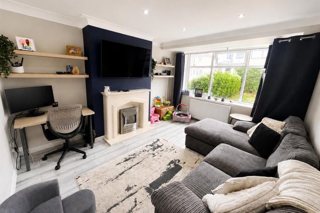 9, Greenton Cres, Bradford photo 3