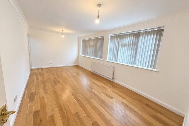 14, Sharrow Vale, High Wycombe photo 3