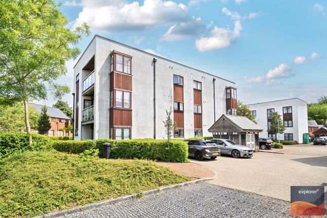 Thumbnail Flat for sale in Hollies Court, Basingstoke