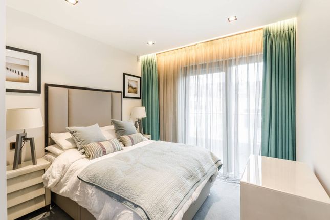 Flat to rent in Babmaes Street, St James's, London