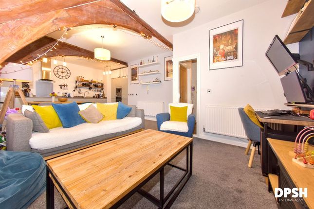 4 Priestley Manor, Morley, Leeds photo 2