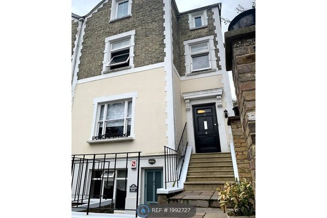 Flat to rent in Park Road, Richmond TW10