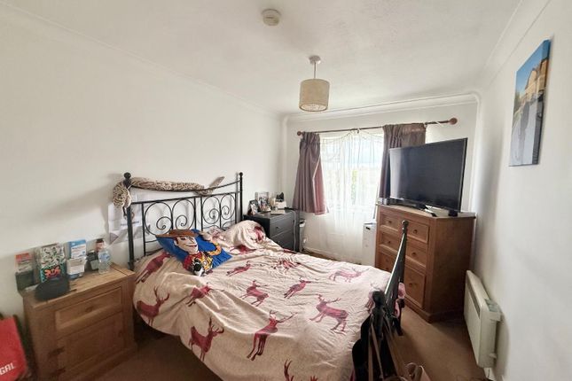 6 Hayley Court, Lodge Way, Ashford photo 5