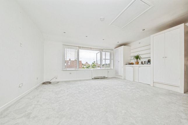Blenheim Drive, Colchester photo 3