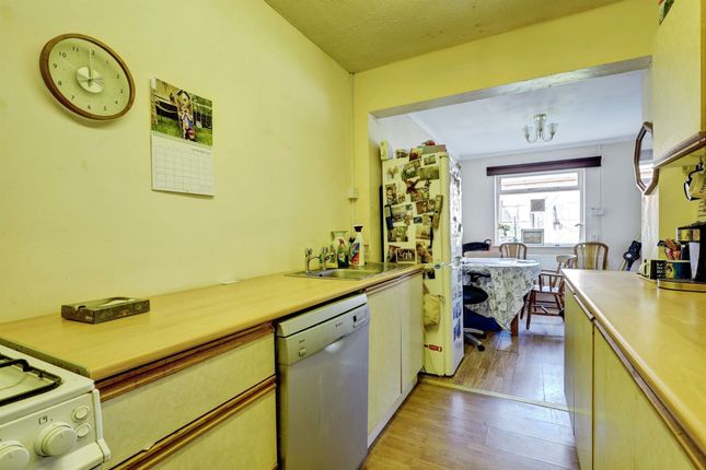 230, Spinney Hill Road, Northampton photo 4