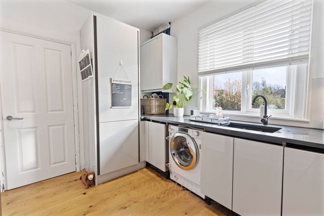 44a Brighton Road, Horley photo 4