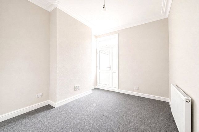Room 5, 7, Elfin Road, Somerset photo 4
