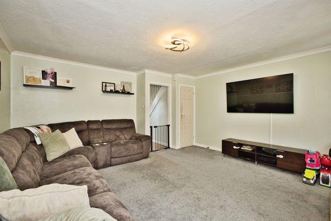 33, Orchard Rise, Crewkerne photo 3