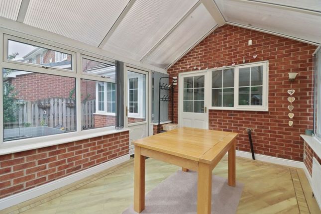 33, Cramfit Crescent, Sheffield photo 4