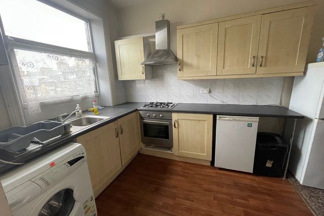 Thumbnail Flat to rent in Keighley Road, Bradford, West Yorkshire